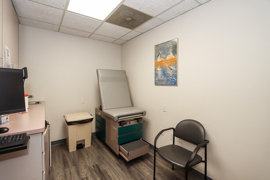 More Photos Of 233 E Shore Rd, Great Neck Medical For Lease