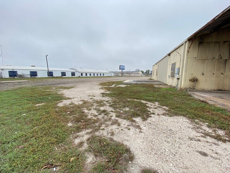 More Photos Of 4501 Baldwin Blvd, Corpus Christi Warehouse For Lease