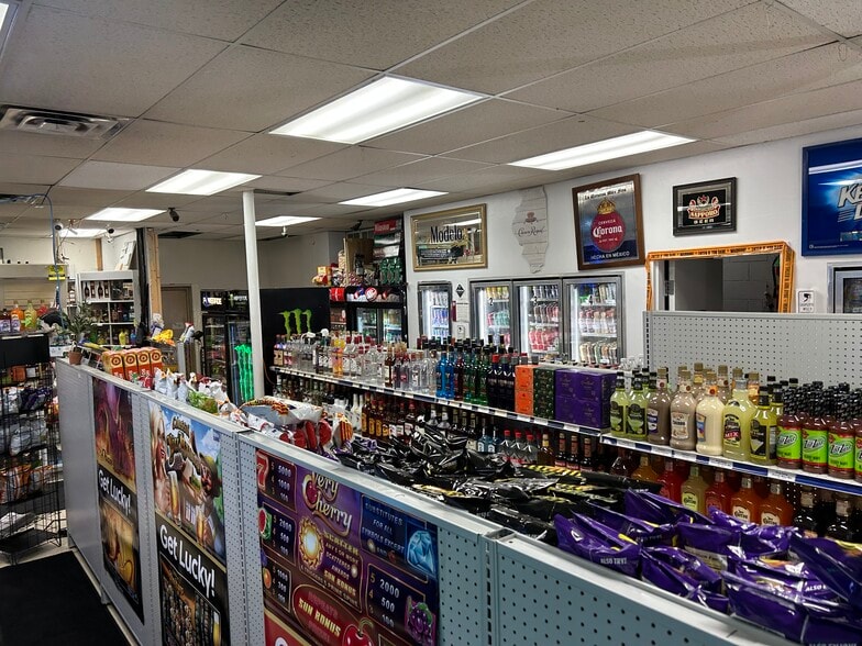 More Photos Of 817 N State St, Belvidere Convenience Store For Sale