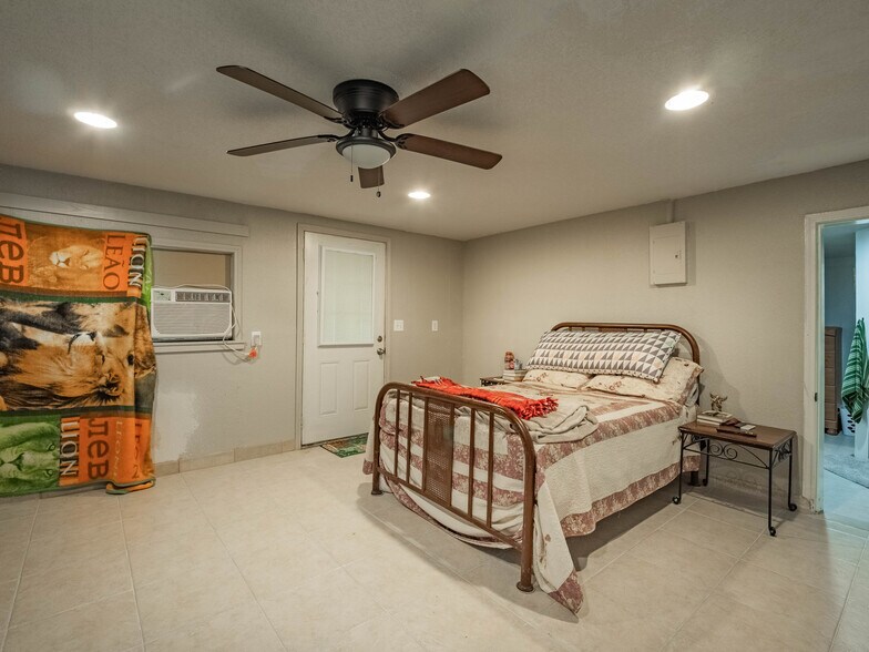 More Photos Of 424 N Texas St, De Leon Restaurant For Sale