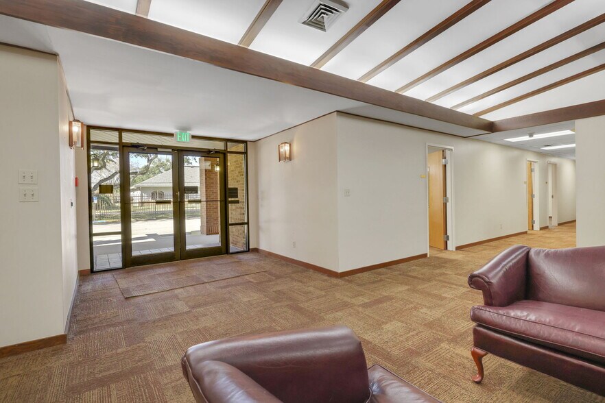 More Photos Of 6601-6535 Chester Ave, Jacksonville Continuing Care Retirement Community For Lease