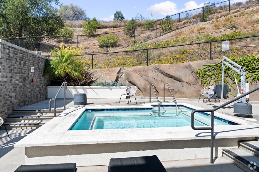 More Photos Of 1710 E Thousand Oaks Blvd, Thousand Oaks Apartments For Lease