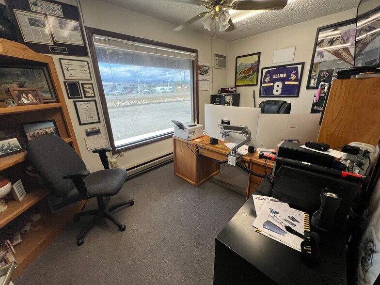 More Photos Of 1720 Main St, Lander Warehouse For Sale