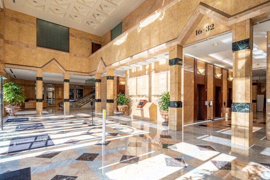 More Photos Of 1901 6th Ave N, Birmingham Office For Lease