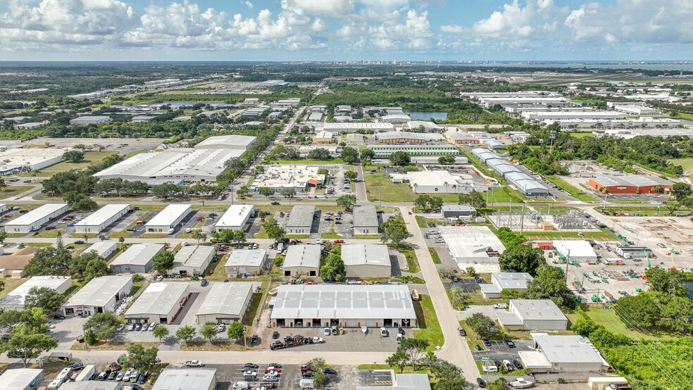 More Photos Of 1960-1974 Whitfield Park Ave, Sarasota Warehouse For Lease