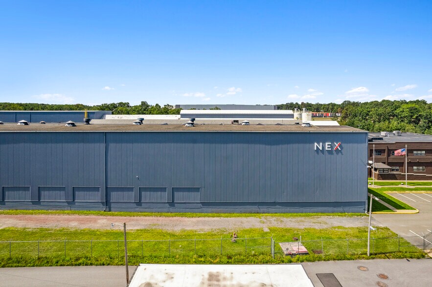 More Photos Of 101 Carleton Ave, Hazleton Manufacturing For Sale