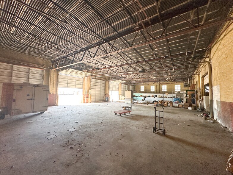 More Photos Of 200 S 7th St, Fort Smith Warehouse For Sale