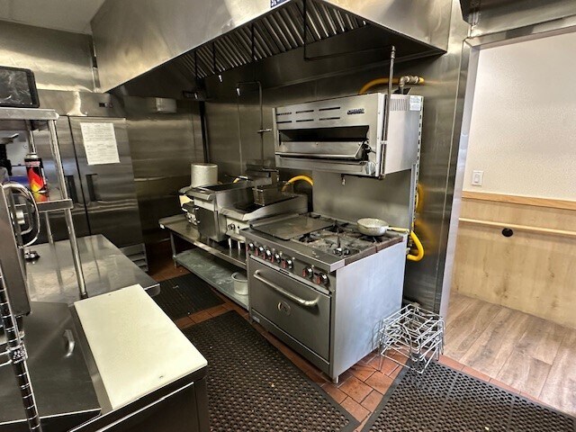 More Photos Of 11820-11830 Ventura Blvd, Studio City Restaurant For Lease