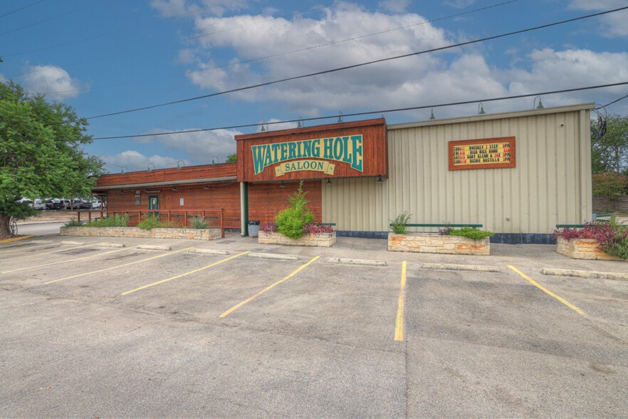 More Photos Of 1390 McQueeney Rd, New Braunfels Sports And Entertainment For Sale