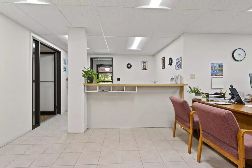 More Photos Of 587 Spring St, Westbrook Office For Sale