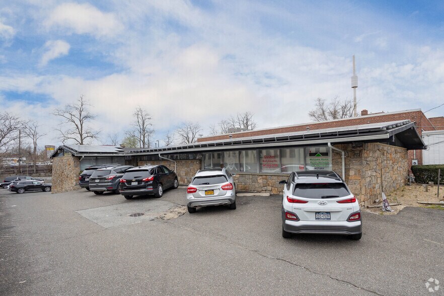 Primary Photo Of 2270 Grand Ave, Baldwin Medical For Sale