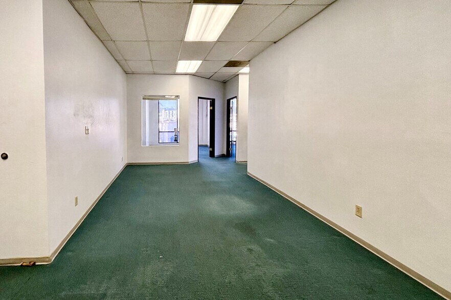 More Photos Of 5959 Mission Gorge Rd, San Diego Office For Sale