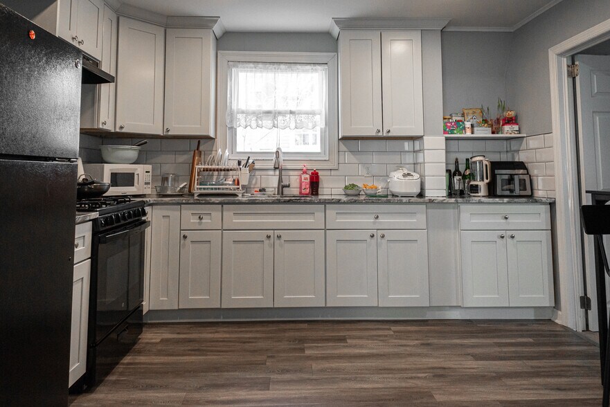 More Photos Of 15 Lakeview Pl, Verona Multifamily For Sale