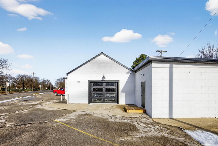 More Photos Of 102 Ausable State Rd, Bay City Freestanding For Sale