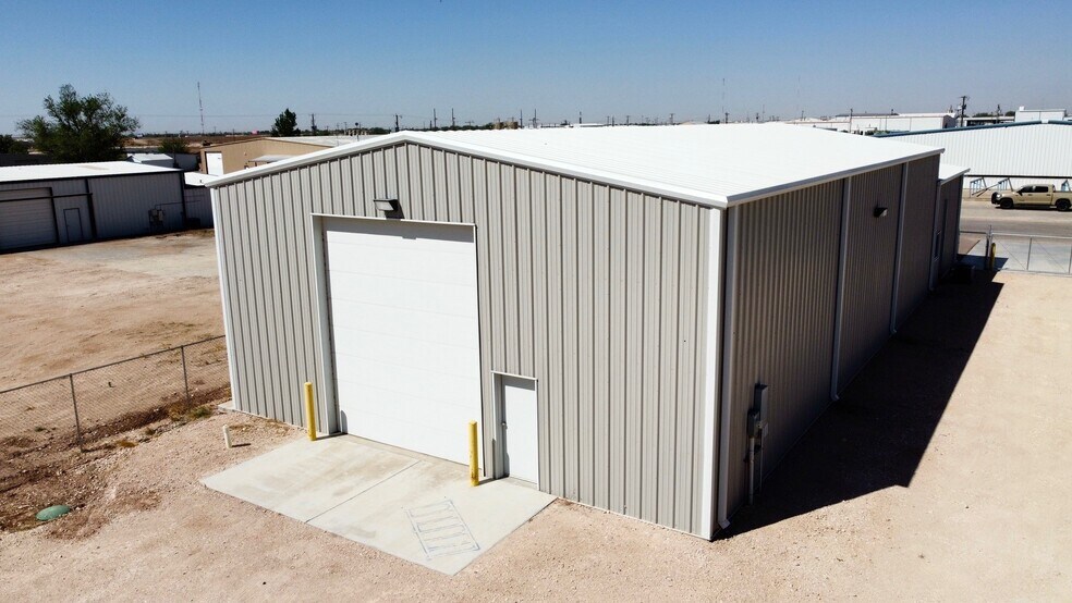 More Photos Of 1505 Elwyn, Midland Industrial For Lease