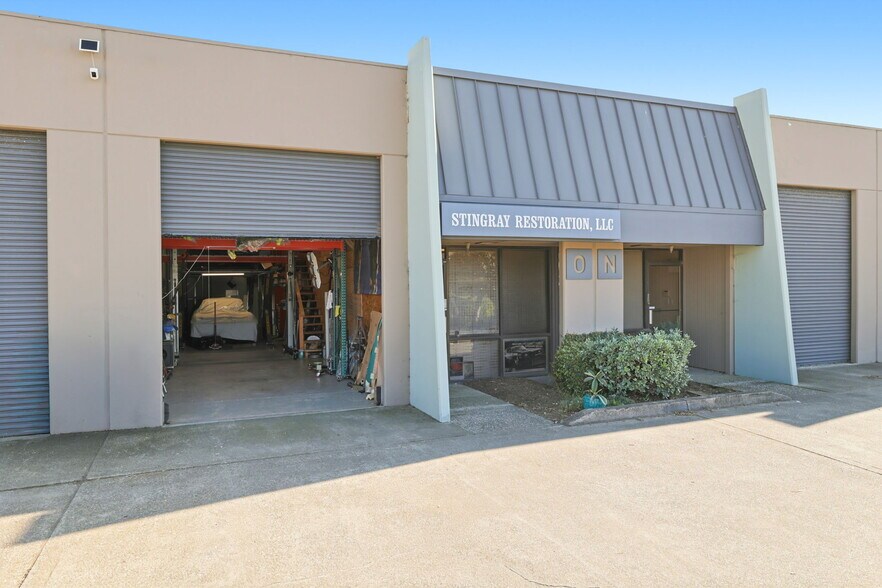 More Photos Of 580 Crespi Dr, Pacifica Warehouse For Sale