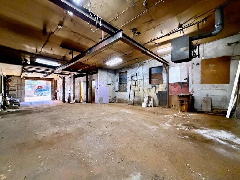 More Photos Of 4309 Palisade Ave, Union City Manufacturing For Lease