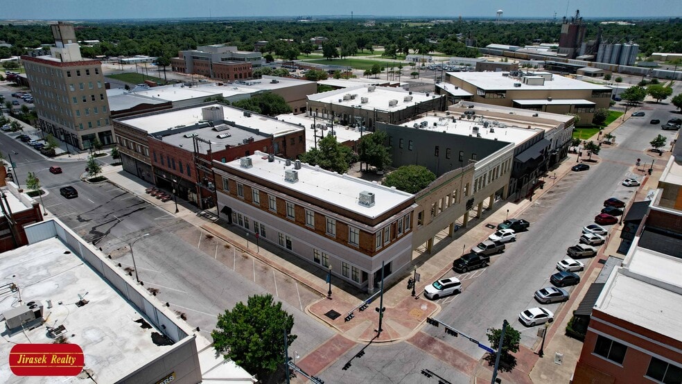 More Photos Of 1 E Central Ave, Temple Office For Lease