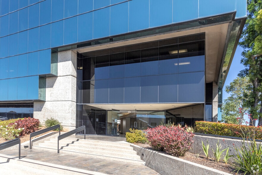 More Photos Of 7675 Dagget St, San Diego Office For Lease