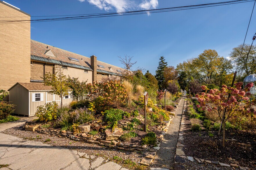 More Photos Of 94 Shoshone st, Buffalo Religious Facility For Sale