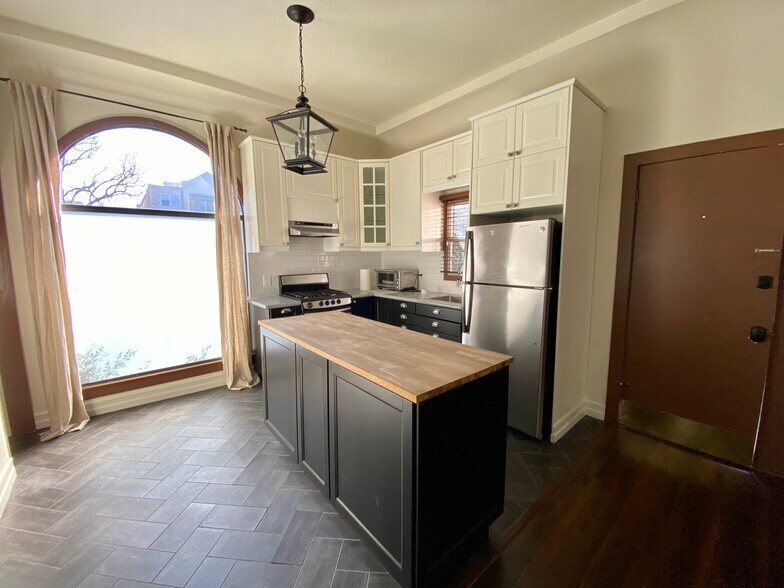 More Photos Of 5815 W Olympic Blvd, Los Angeles Apartments For Sale