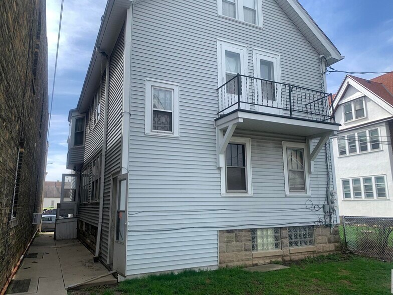 More Photos Of 2904 W Arthur Ave, Milwaukee Storefront Retail Residential For Sale