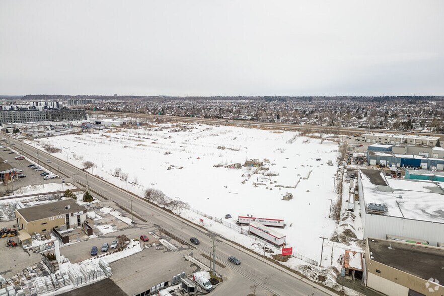 More Photos Of 1331 Av De La Gare, Mascouche Distribution For Sale