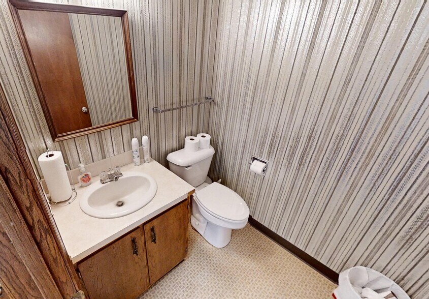 More Photos Of 103-105 E 27th St, Hays Office For Sale