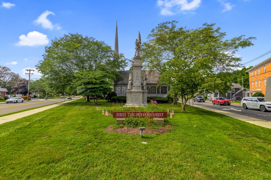 More Photos Of 61 Main St, Unionville Office For Sale