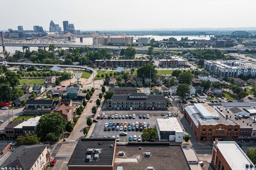 More Photos Of 124 W Chestnut St, Jeffersonville Apartments For Sale