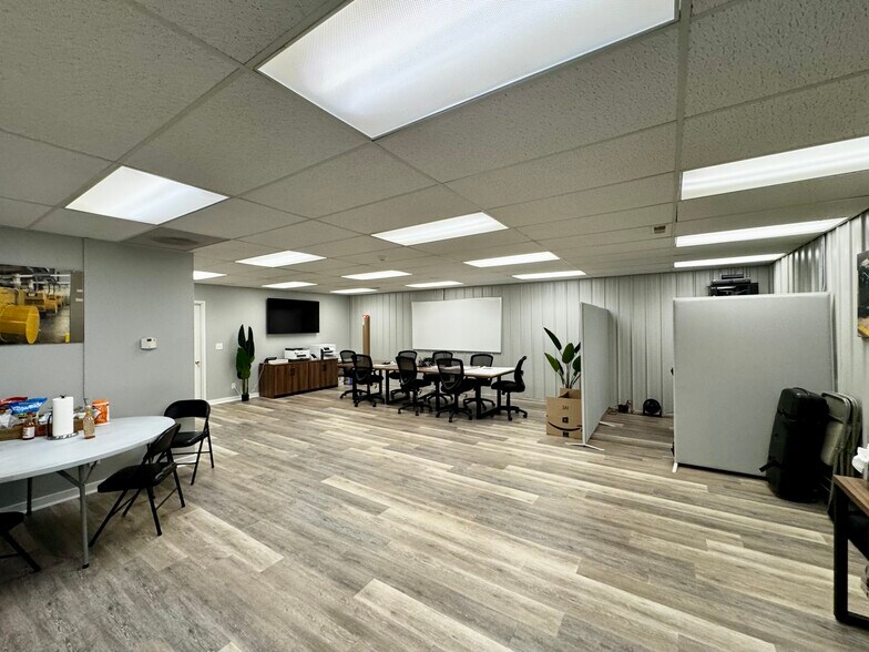 More Photos Of 312 W Center Cross St, Edinburgh Warehouse For Sale