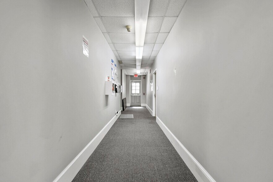 More Photos Of 5 Dover St, New Bedford Office For Lease