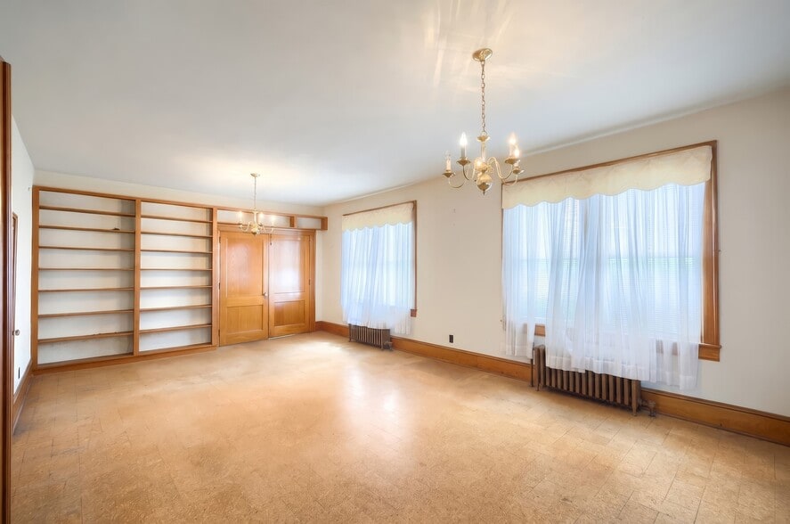 More Photos Of 41 W Main St, Fawn Grove Flex For Sale