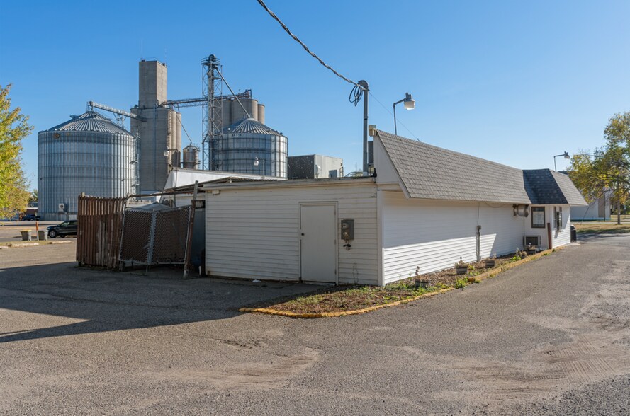 More Photos Of 970 Newton St, Baldwin Restaurant For Sale