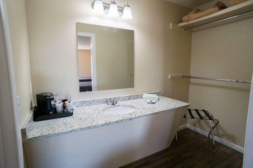 More Photos Of 1208 Oklahoma Ave, Woodward Hotel For Sale