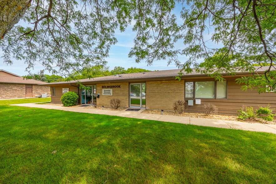 More Photos Of 402 W Boughton Rd, Bolingbrook Medical For Lease