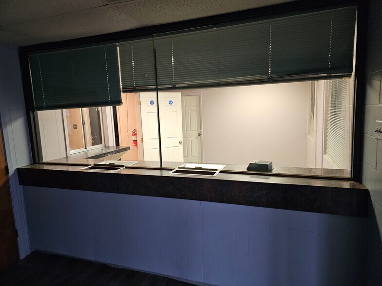 More Photos Of 103 S Fannin Ave, Cameron Office For Lease