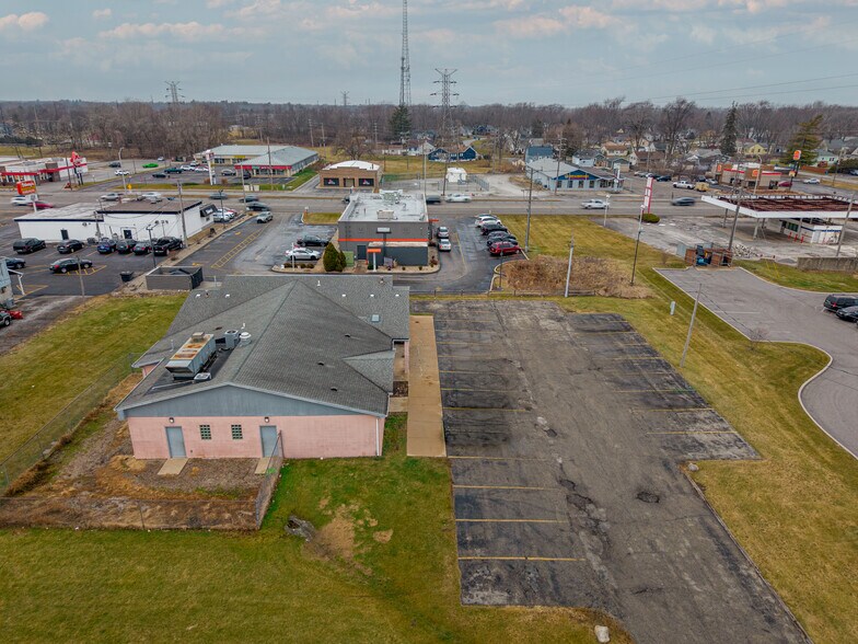 More Photos Of 1138 N Main St, Crown Point Office For Sale