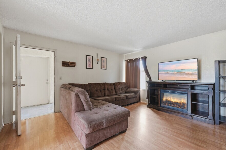 More Photos Of 2036 Canyon Dr, Oceanside Apartments For Sale