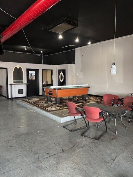 More Photos Of 2804 W Michigan Ave, Kalamazoo Storefront For Lease