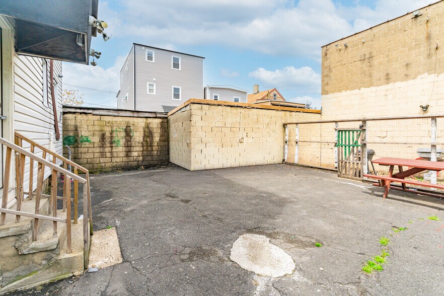 More Photos Of 237 Astor St, Newark Apartments For Sale