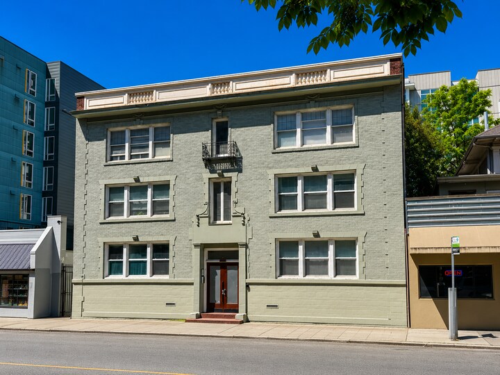 Primary Photo Of 4737 Brooklyn Ave NE, Seattle Apartments For Sale