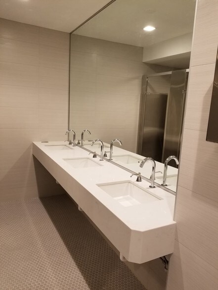 More Photos Of 7366 N Lincoln Ave, Lincolnwood Office For Lease