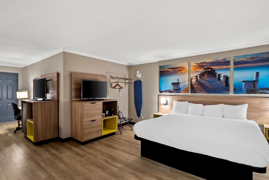 More Photos Of 9897 Main St, Whitmore Lake Hotel For Sale