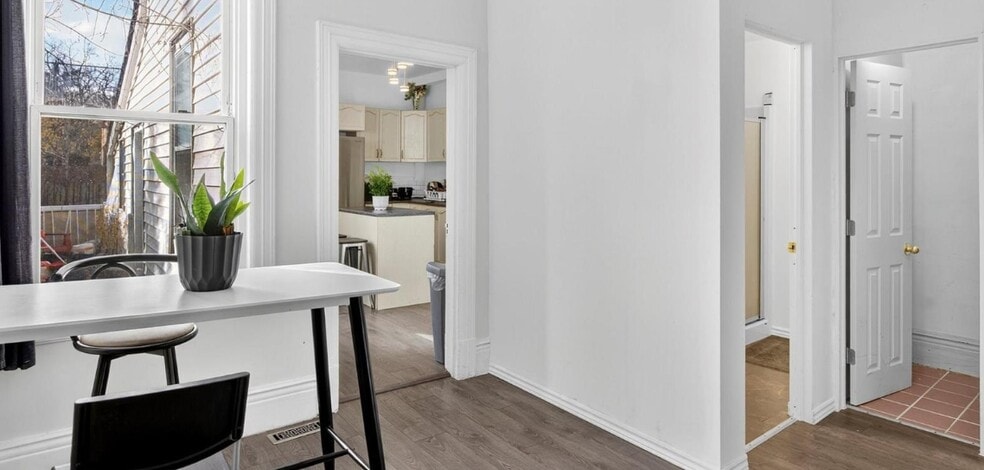 More Photos Of 271 Thomas St, Peterborough Apartments For Sale