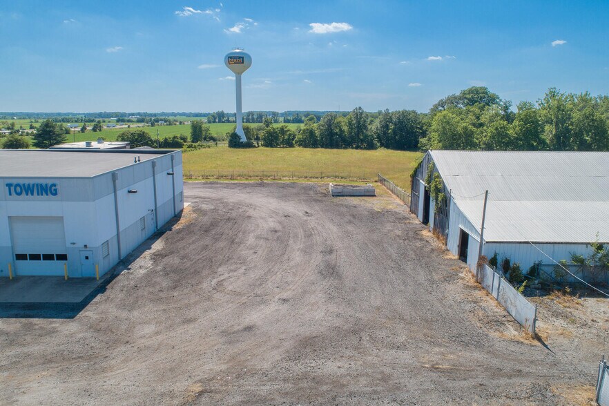 More Photos Of 1116 W County Road 450 N, Brazil Truck Terminal For Lease