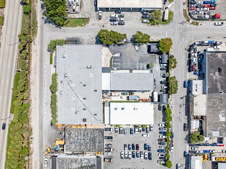 More Photos Of 2500 NW 39th St, Miami Light Distribution For Sale
