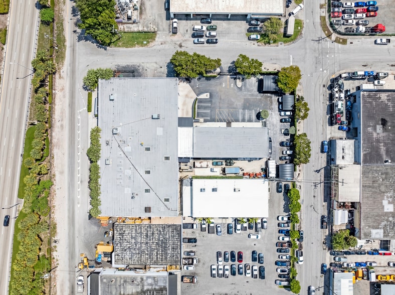 More Photos Of 2500 NW 39th St, Miami Light Distribution For Sale