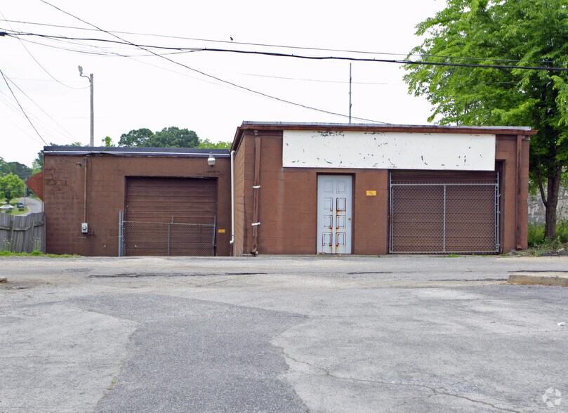 More Photos Of 807 8th St N, Bessemer Freestanding For Lease