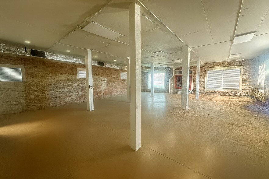 More Photos Of 921 Donald Lee Hollowell Pkwy NW, Atlanta Freestanding For Lease